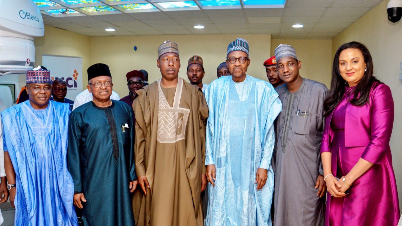 Image of President Mohammadu Buhari with the CMD and other people